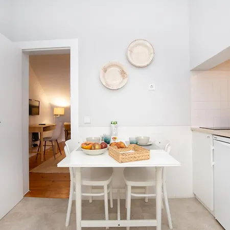 Live Like A Local @ Casa Da Esquina - Wifi & A/c Lisbon